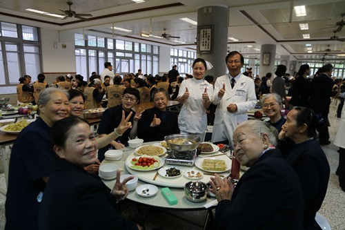 歲末感恩志工餐會　溫馨圍爐迎接新年頭