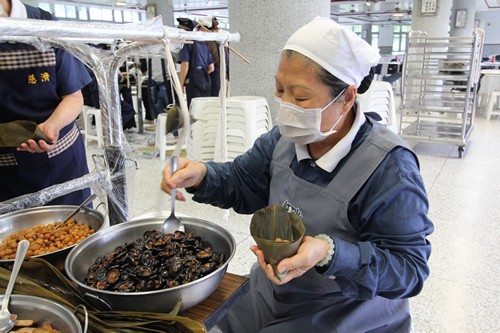 端午將至粽飄香　慈誠懿德祝福評鑑「包中」