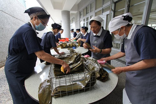 端午將至粽飄香　慈誠懿德祝福評鑑「包中」