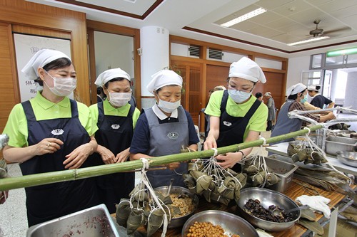 端午將至粽飄香　慈誠懿德祝福評鑑「包中」