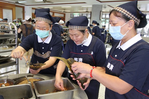 端午將至粽飄香　慈誠懿德祝福評鑑「包中」