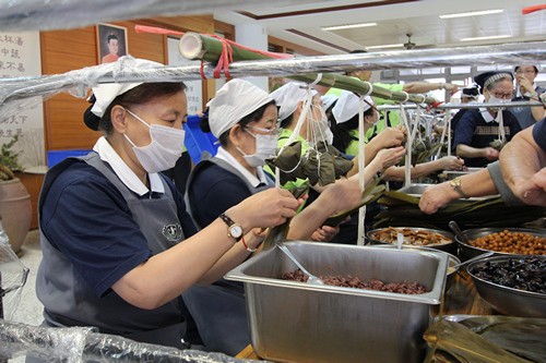 端午將至粽飄香　慈誠懿德祝福評鑑「包中」