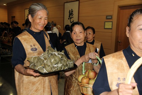 端午將至粽飄香　慈誠懿德祝福評鑑「包中」