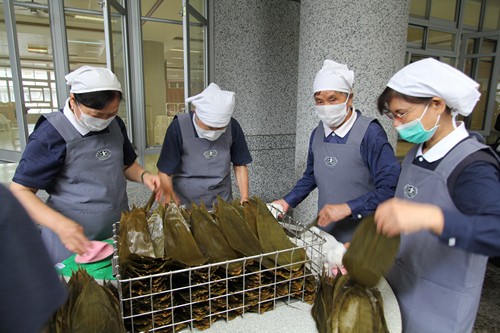 端午將至粽飄香　慈誠懿德祝福評鑑「包中」