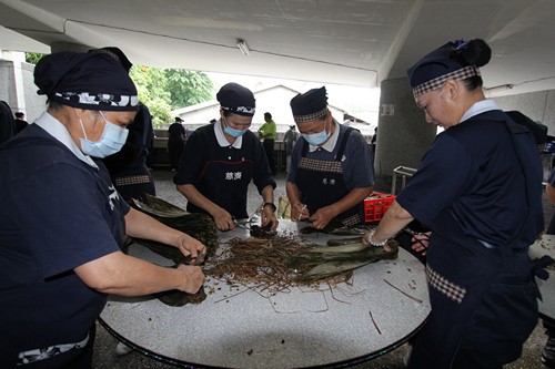 端午將至粽飄香　慈誠懿德祝福評鑑「包中」