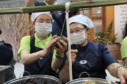 端午將至粽飄香　慈誠懿德祝福評鑑「包中」