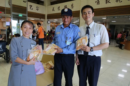 百歲人瑞的慈悲因緣 高雄方師傅麵包陣飄香