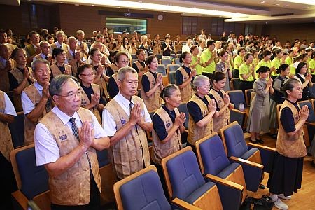 募心傳愛聚福緣　誠心祈願送祝福