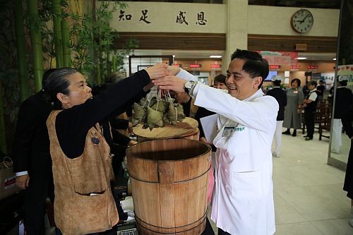 評鑑感恩餐會許未來，銀髮樂活基金滿馨香