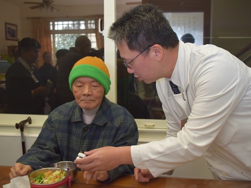 歲末前夕感恩列車　法親關懷老委員