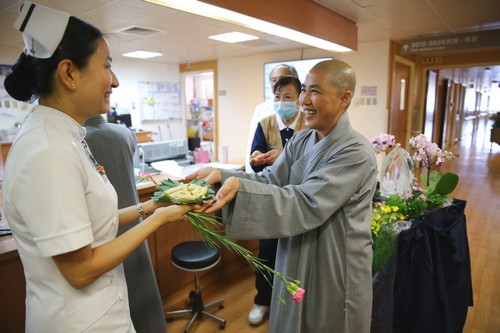 行動浴佛分享愛　滿院馨香道祝福