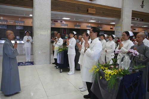 行動浴佛分享愛　滿院馨香道祝福