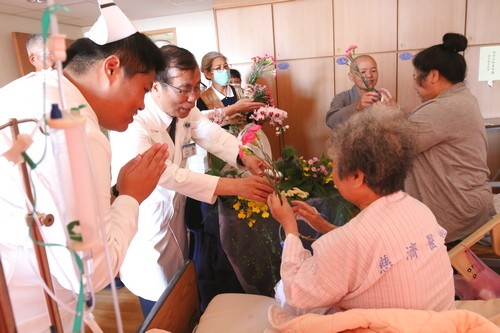 行動浴佛分享愛　滿院馨香道祝福