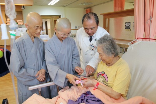 2018/08/24 花蓮慈濟醫院日誌——吉祥月孝親祈福會 病房關懷送祝福