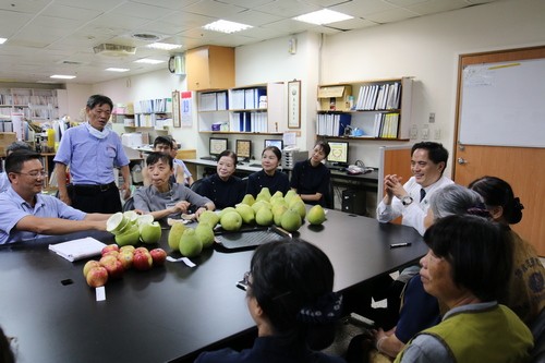 2018/09/19 花蓮慈濟醫院日誌—— 團圓節愛流轉 柚平安感恩慈誠懿德爸媽