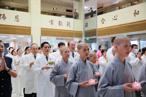 2018/08/24 花蓮慈濟醫院日誌——吉祥月孝親祈福會 病房關懷送祝福