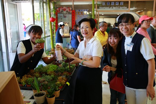 2018/10/08花蓮慈濟醫院日誌——「印」照「尼」我心　花蓮真情膚震殤用行動響應