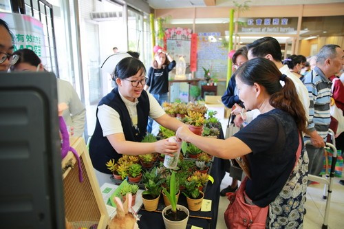 2018/10/08花蓮慈濟醫院日誌——「印」照「尼」我心　花蓮真情膚震殤用行動響應