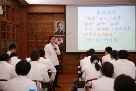 醫學人文感動服務　精準醫療以病為師