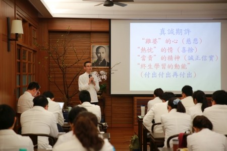 醫學人文感動服務　精準醫療以病為師