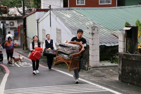 歲末溫馨送暖　花蓮慈院居家關懷大掃除