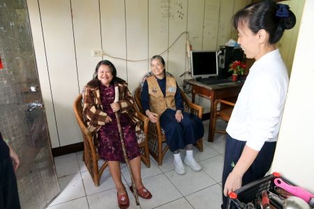 歲末溫馨送暖　花蓮慈院居家關懷大掃除