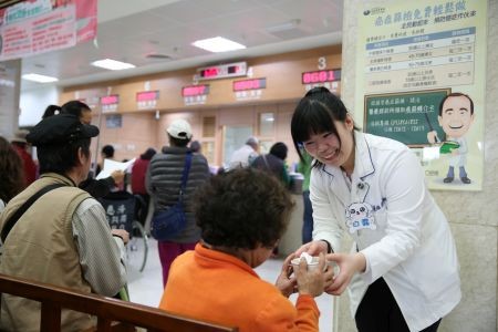 薏芍糙米養生粥　花蓮慈院募愛共度營養師節