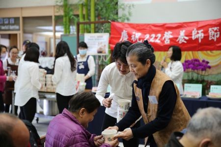 薏芍糙米養生粥　花蓮慈院募愛共度營養師節