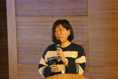 臺東馬偕院醫事課課長卓秀霞分享推動垂直整合照護的經驗，以及所遇到的困難