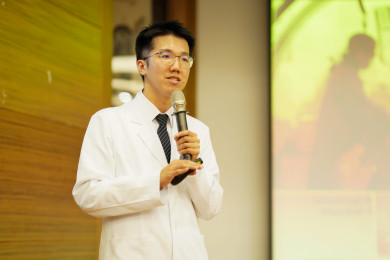 高齡整合照護科許晉譯醫師表示，心房顫動的患者中風機率比常人多五倍，且心衰竭和死亡率也較高