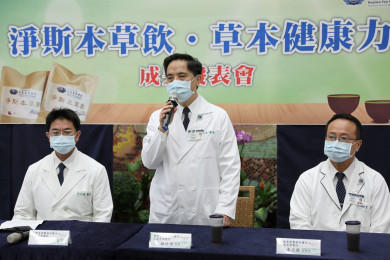 花蓮慈院林欣榮院長指出，本院不僅推廣中西醫合療，也朝興辦中醫院方向規劃，同時積極培育中醫人才，近幾年來，研究團隊也積極開發各類中醫藥複方，希望可以幫助更多的病人