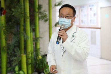 花蓮慈院黃志揚副院長表示，整個研究方向就是朝阻止病毒進入細胞、抑制病毒複製、調控細胞激素風暴、克服強悍突變種病毒等方向努力，以期能研發出低副作用、低劑量、多靶點作用、克服突變種病毒的完善中醫複方