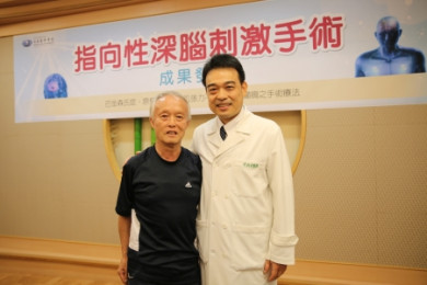 經功能科主任陳新源與楊先生
