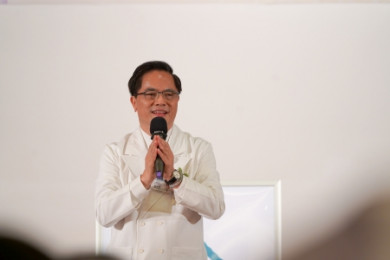 花蓮慈院院長林欣榮代表團隊分享守護生命的決心。