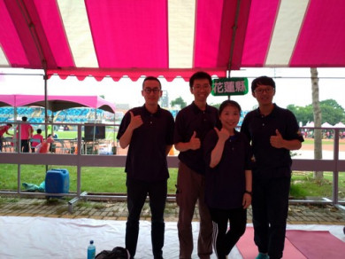 全國小學田徑錦標賽隨隊中醫蔡一成醫師（左起）、張祺興治療師、徐佳俐治療師、物理治療師張致寧陪著花蓮地區基層選手在國內征戰