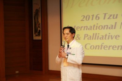 林欣榮院長引述上人送給他的八個字「提昇品質，人才培養」，以此作為未來努力的目標