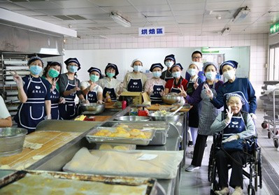 感恩心辭歲送舊　精進心修福持慧