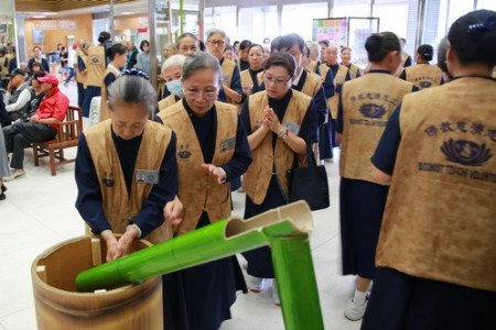美國加州野火 花蓮慈院虔誠祈禱