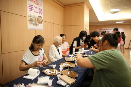 輕安居歡慶20周年　長者抗老培訓百顆種子