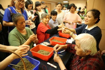 輕安居歡慶20周年　長者抗老培訓百顆種子