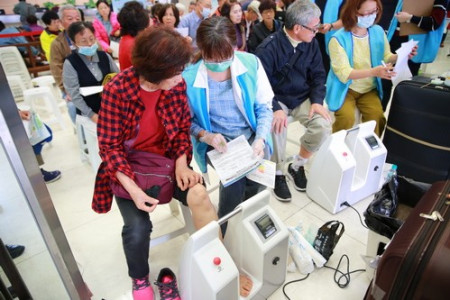 早檢測、存骨本　花蓮慈院骨鬆專家分享保骨秘訣