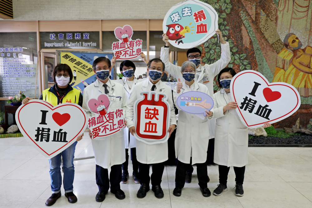 花蓮慈院檢驗醫學部舉辦「醫檢普拉斯」醫事檢驗闖關活動，透過一連串的關卡帶著民眾體驗醫檢生活