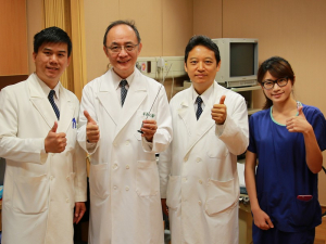 由婦產部朱堂元主任（左二）、婦科丁大清主任（左三）、龐渂醛醫師（左一）等醫療團隊提供「診斷性子宮腔鏡門診」。